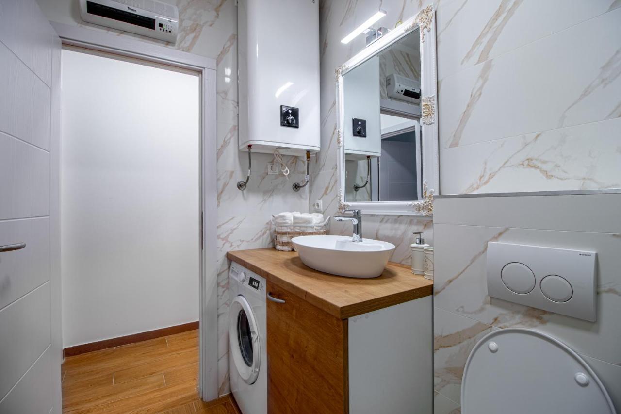 Apartments Euphoria East غييكا المظهر الخارجي الصورة