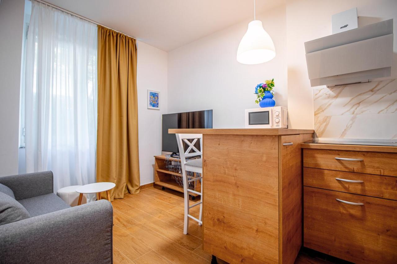 Apartments Euphoria East غييكا المظهر الخارجي الصورة